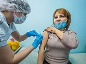 Более половины сотрудников ЧТЗ поставили прививку от коронавируса